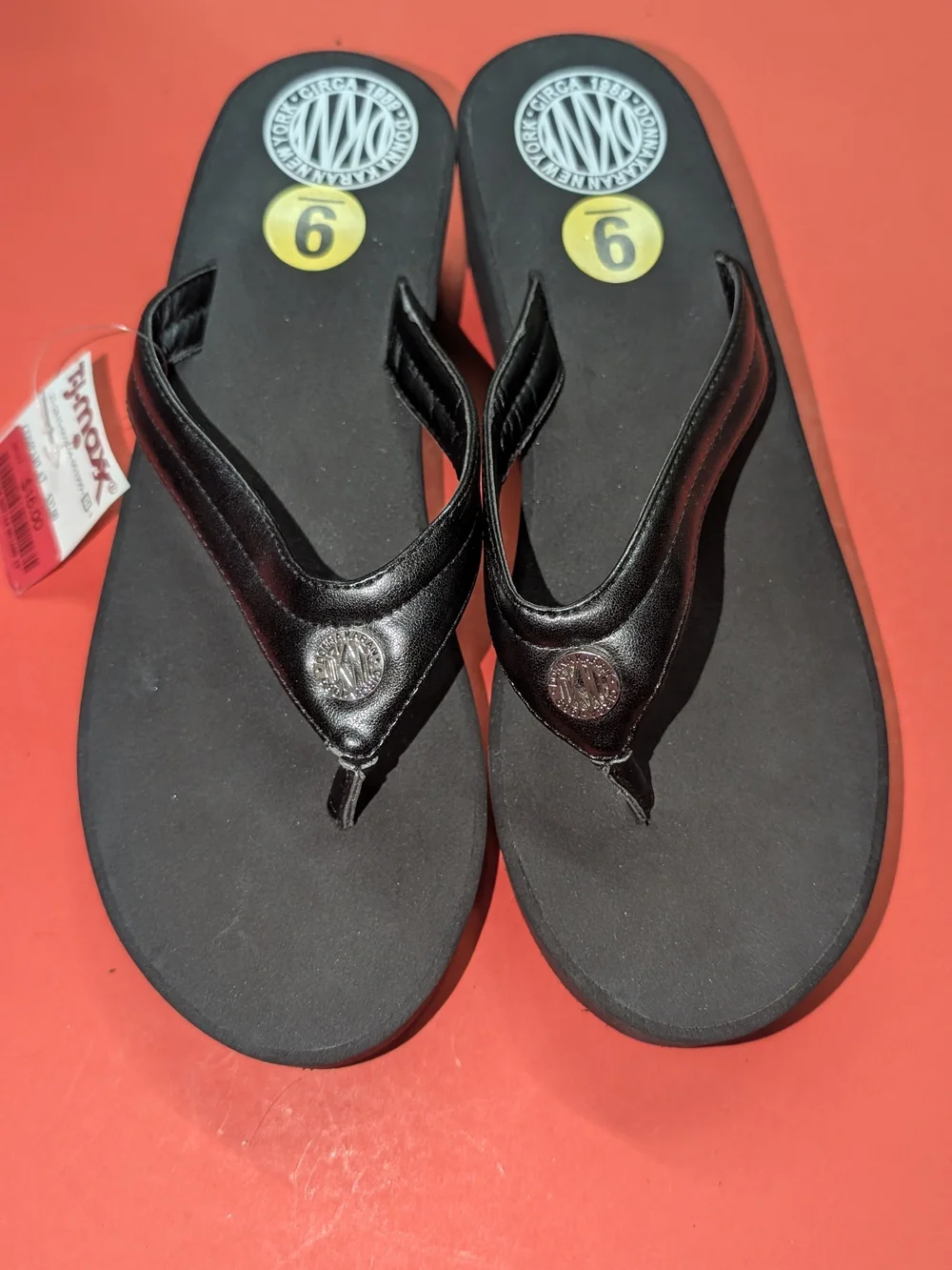 DKNY Donna Karan NY Platform Wedge Flip Flops Sandals Black Logo Size 9 NWT New